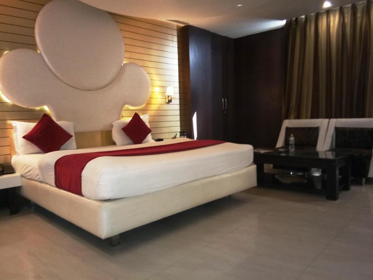 Hotel D'Grand Bareilly Extérieur photo