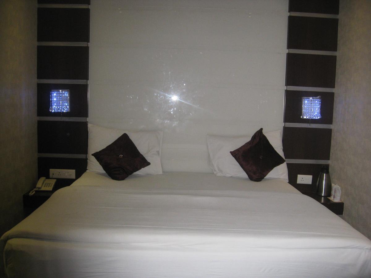 Hotel D'Grand Bareilly Extérieur photo