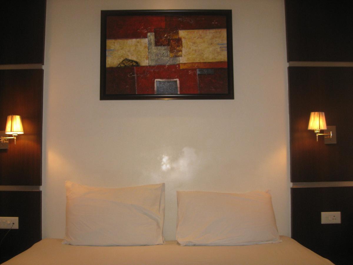 Hotel D'Grand Bareilly Extérieur photo