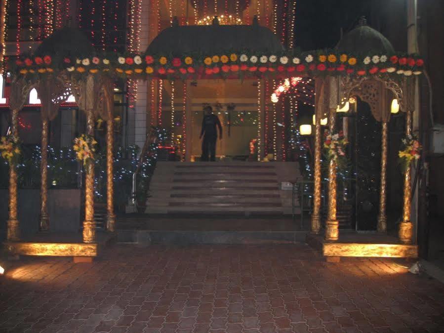 Hotel D'Grand Bareilly Extérieur photo